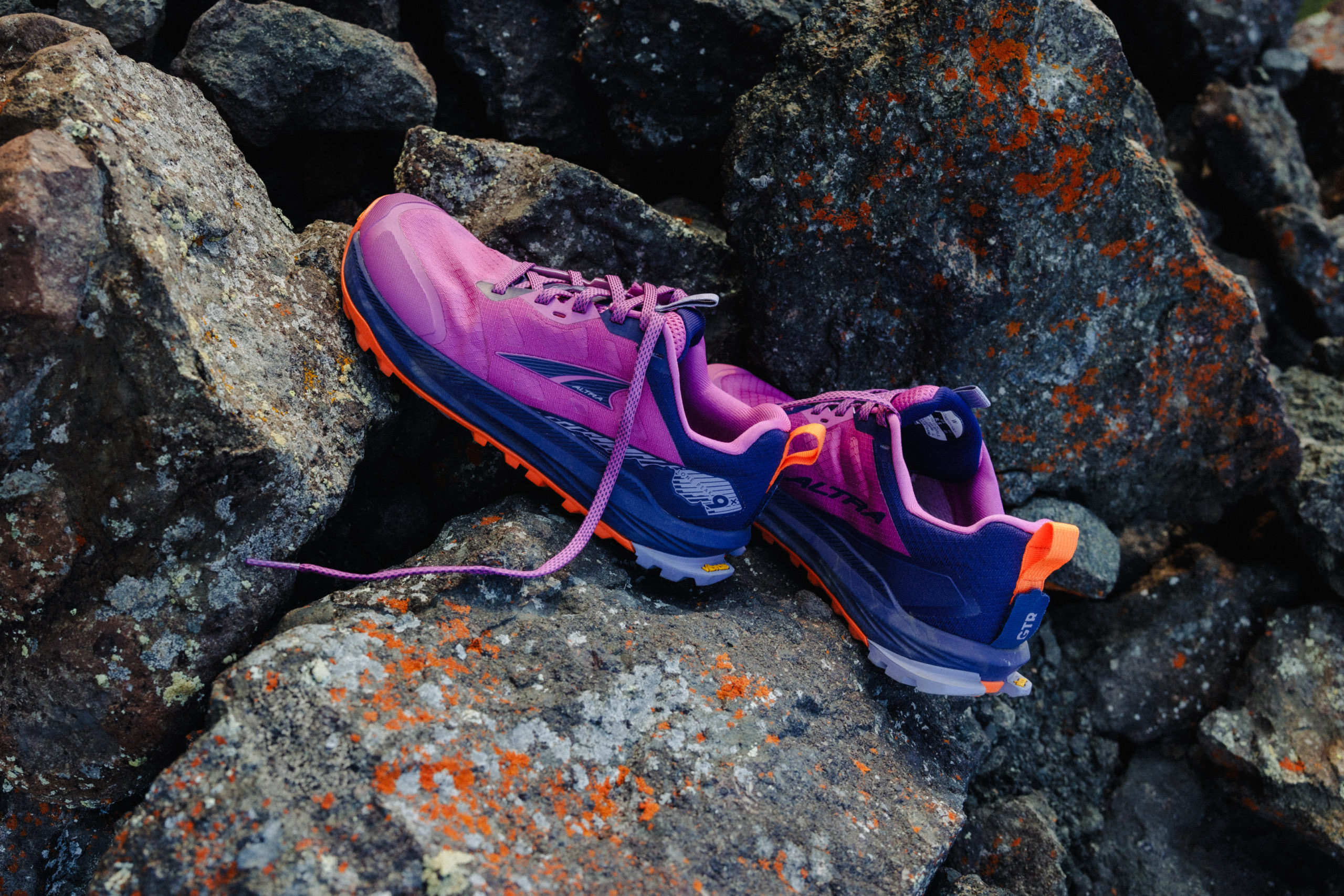 SS25_Trail_LP9+_Womens_Purple_Orange_AL0A85RH_580_01