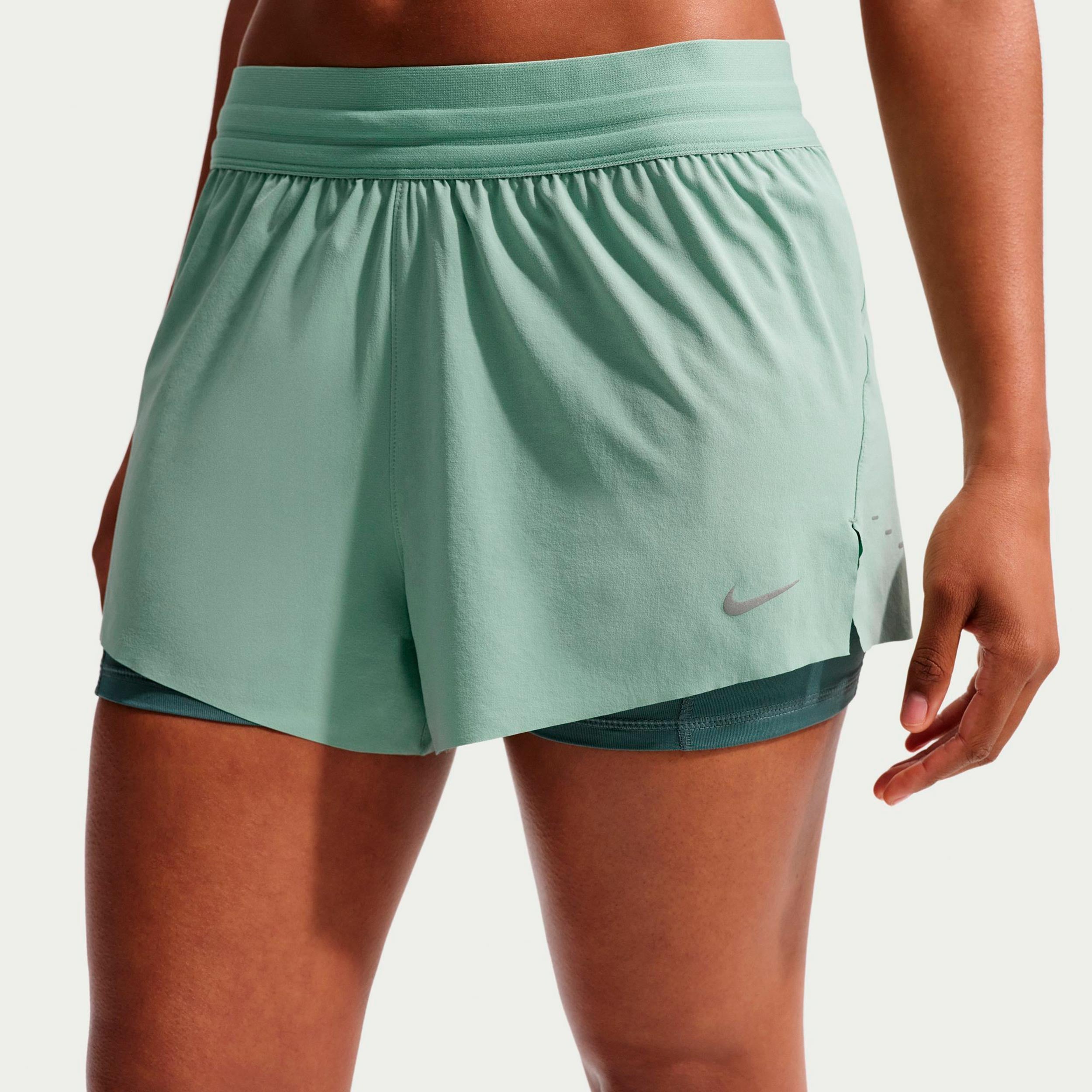 Nike Swift Laufshorts Damen - hellgrün, silber