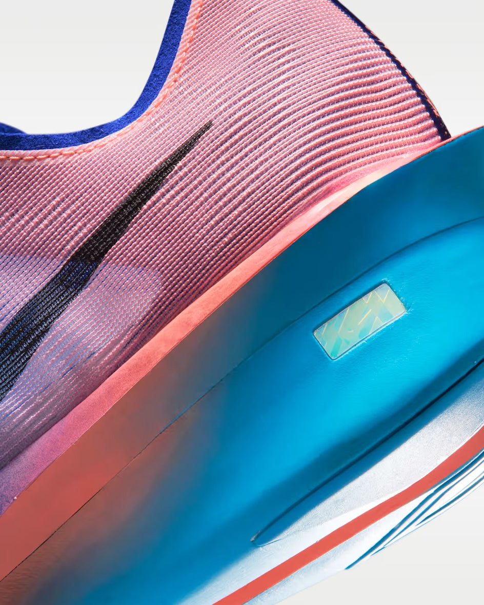 Nike Vaporfly von der Seite mit ZoomX-Mittelsohle