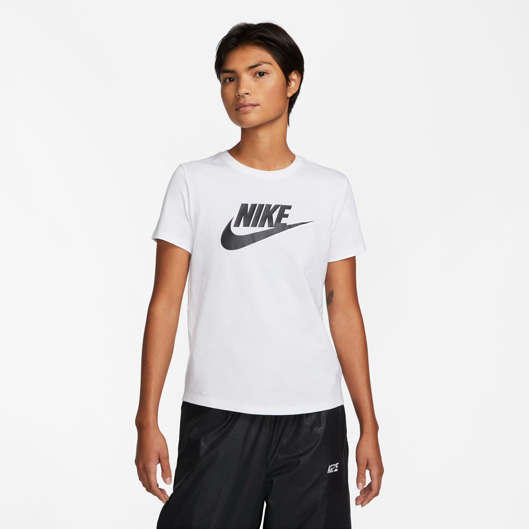 New Sportswear Essential Icon Futura T Shirt Damen WeiB