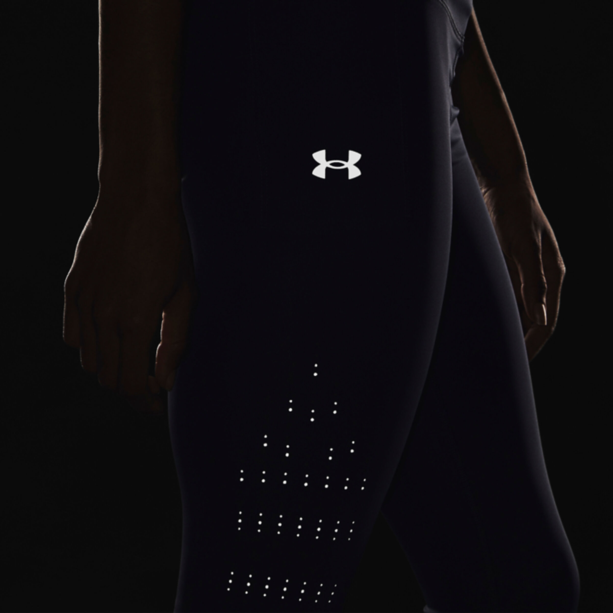 Under armour accelebolt top